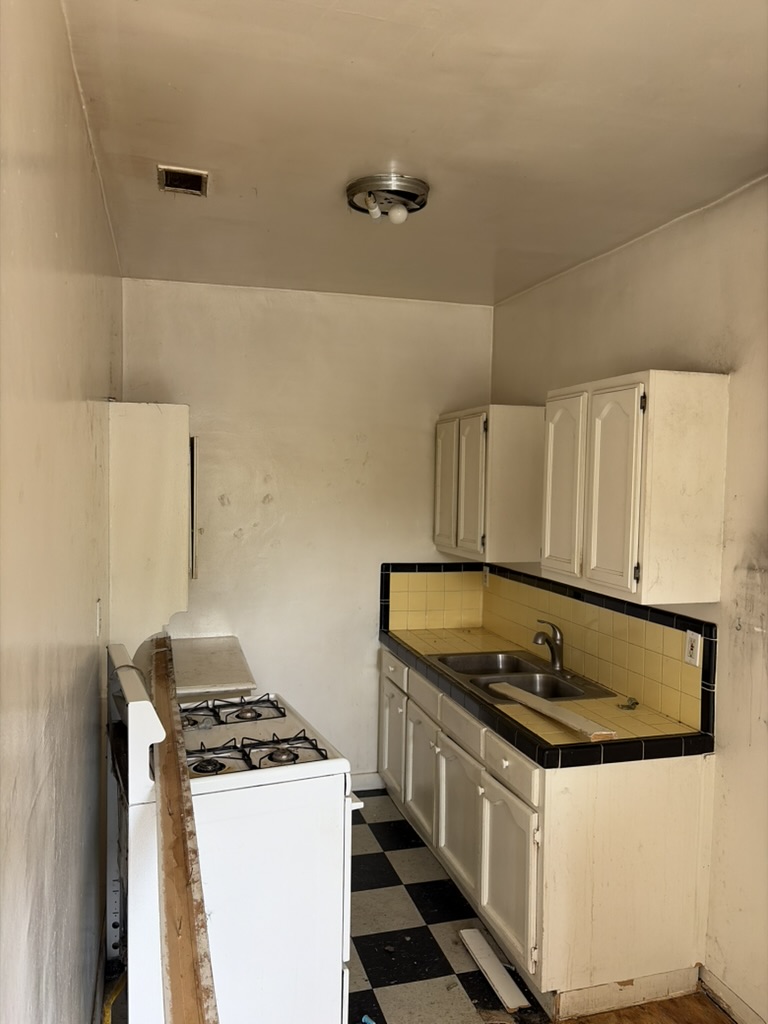 Kitchen before remodeling
